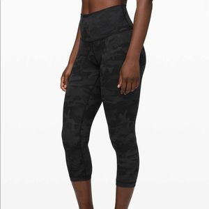 Lululemon Wunder Under Crops